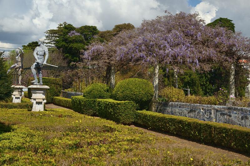 portugal252.jpg - Gardens in the Marquês da Fronteira Palace in Lisbon