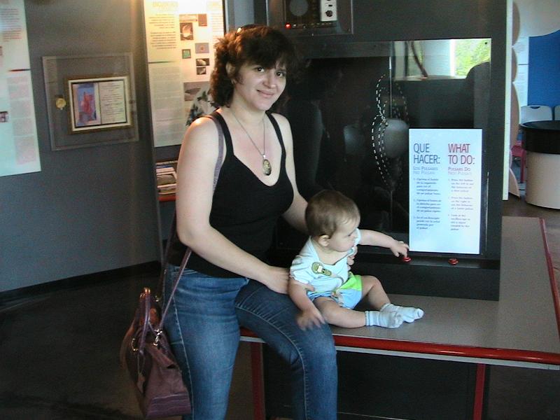 IMG_0674.jpg - Museum in the Aresibo observatory - young astronomer