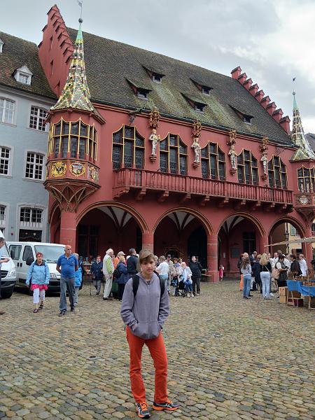 schwarz017.jpg - Kaufhaus on the Cathedral Square in Freiburg