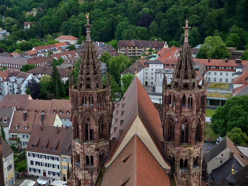 schwarz018.jpg - View on Freiburg from the Cathedral tower
