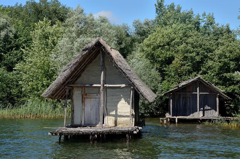 schwarz204.jpg - "Stilt house museum" on Bodensee