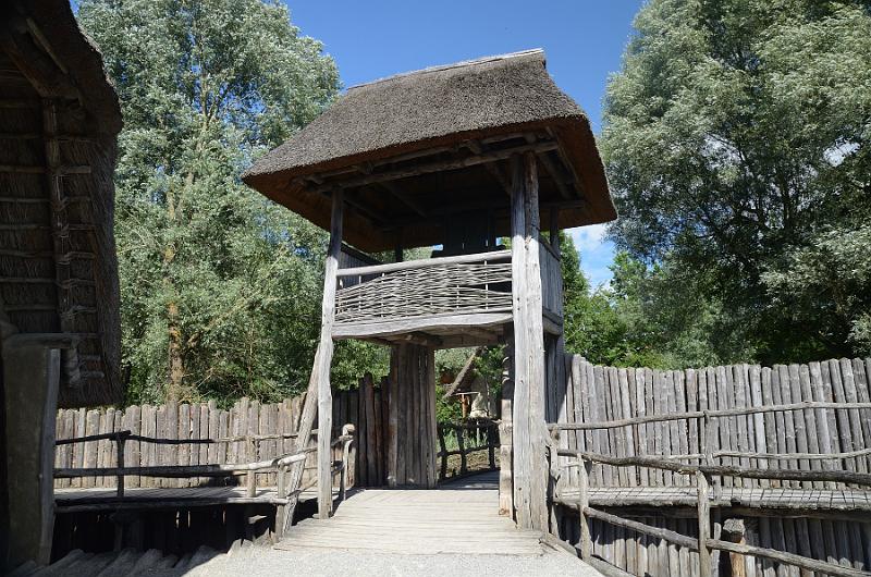 schwarz208.jpg - "Stilt house museum" on Bodensee