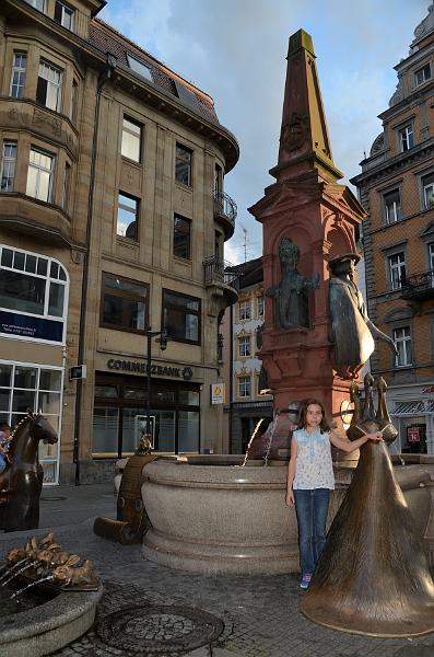 schwarz230.jpg - Fountain Kaiserbrunnen in Konstanz