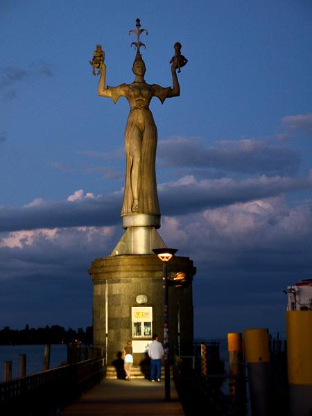 schwarz242.jpg - The Imperia in the harbour of Konstanz