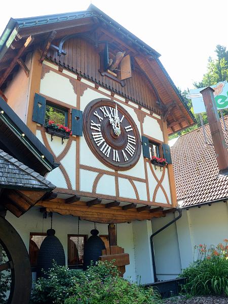 schwarz344.jpg - Giant Cuckoo clocks at the entrace to Triberg