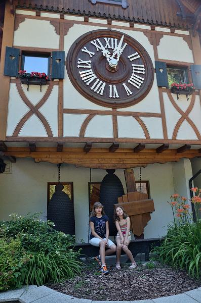schwarz345.jpg - Giant Cuckoo clocks at the entrace to Triberg