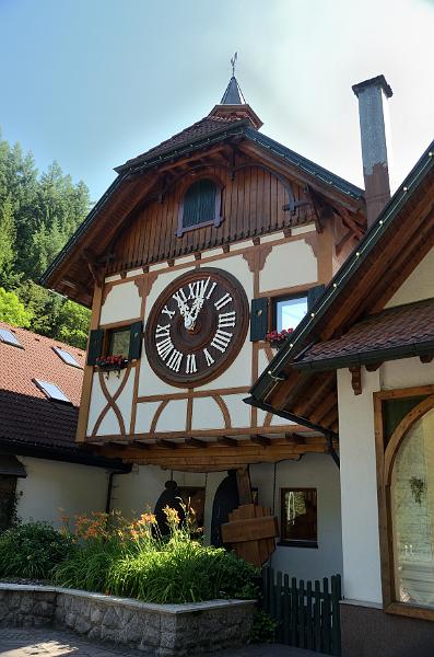 schwarz347.jpg - Giant Cuckoo clocks at the entrace to Triberg