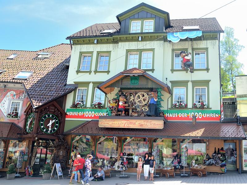 schwarz365.jpg - House of 1000 clocks in Triberg