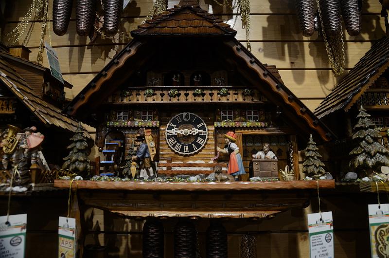 schwarz369.jpg - House of 1000 clocks in Triberg