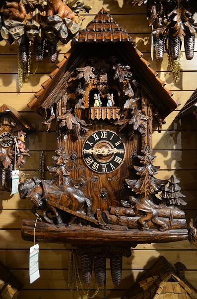 schwarz370.jpg - House of 1000 clocks in Triberg