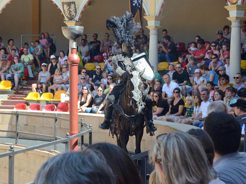 schwarz426.jpg - Show in Europa-Park