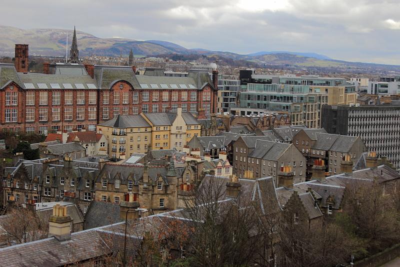 scotland018.JPG - The view from Edinburgh Castle 
