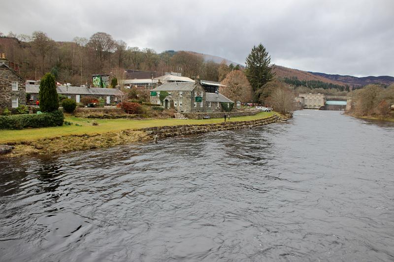 scotland102.JPG - River Tummel in Pitlochry 