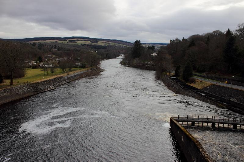 scotland105.JPG - River Tummel from the dam