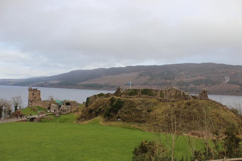 scotland122.JPG - Loch Ness and Urquhart castle 