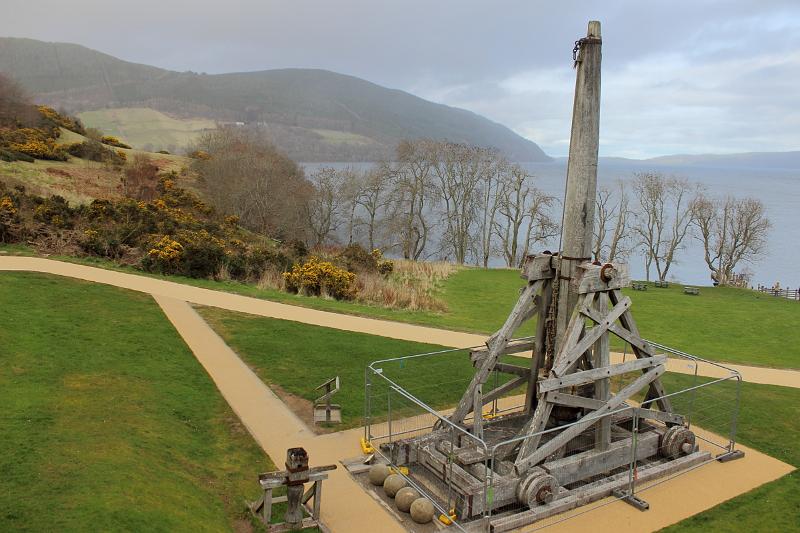 scotland123.JPG - Loch Ness and Urquhart castle 