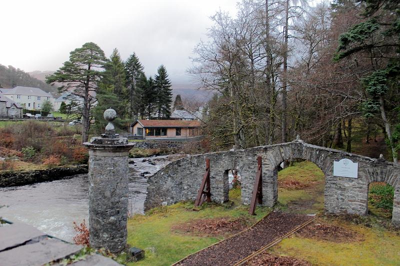 scotland261.JPG - Falls of Dochart Inn