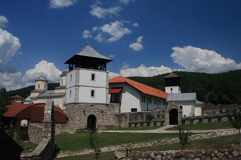 serbia8345.JPG - View on the Mileševa Monastery from the bridge
