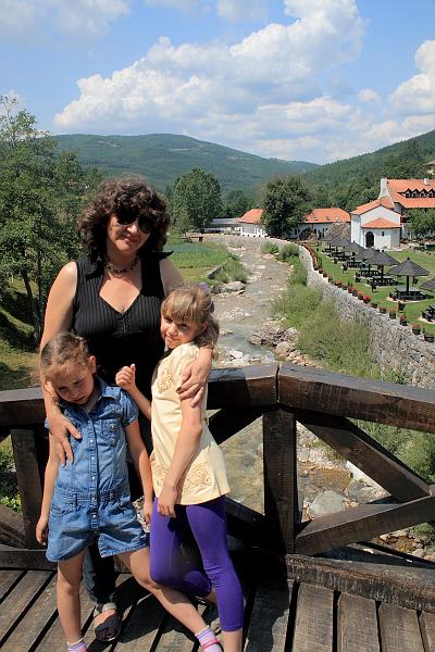 serbia8347.JPG - View on the Mileševa Monastery from the bridge