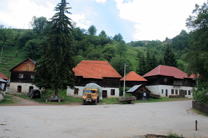 serbia8351.JPG - Village of Štitkovo near Nova Varoš