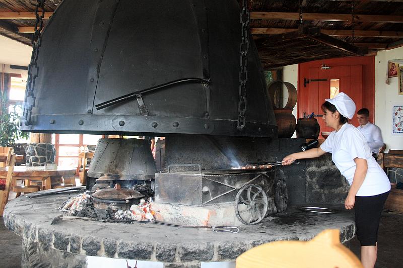 serbia8368.JPG - Late Breakfast at Zlatibor