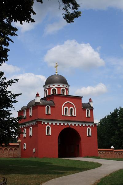 serbia8572.JPG - Krušedol Monastery entrance, Frushka Gora 