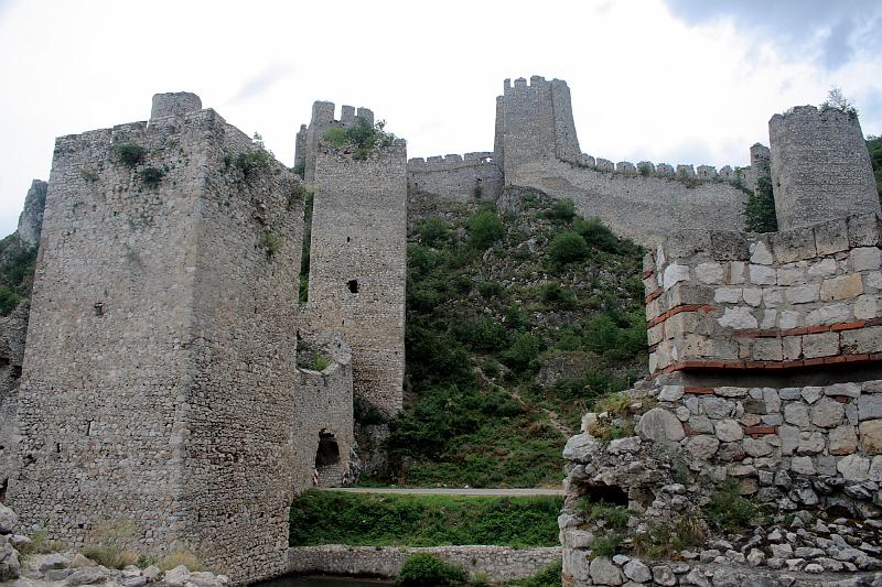 serbia8597.JPG - Djerdap National Park, Golubac Fortress, Forward Compound