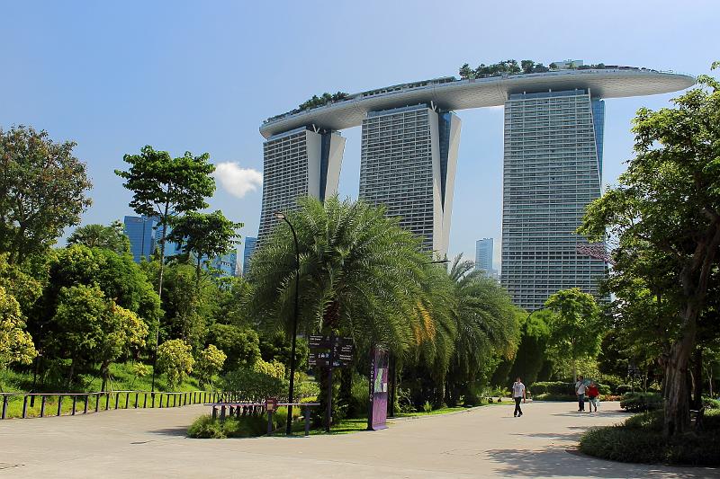 singapore039.JPG - Marina Bay from the Gardens by the Bay 