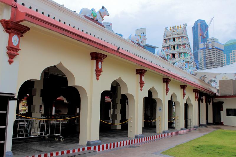 singapore152.JPG -  Sri Mariamman Hindu Temple in the Chinatown