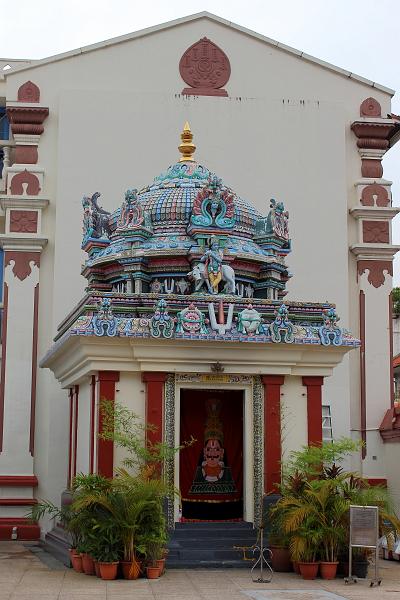 singapore154.JPG -  Sri Mariamman Hindu Temple in the Chinatown