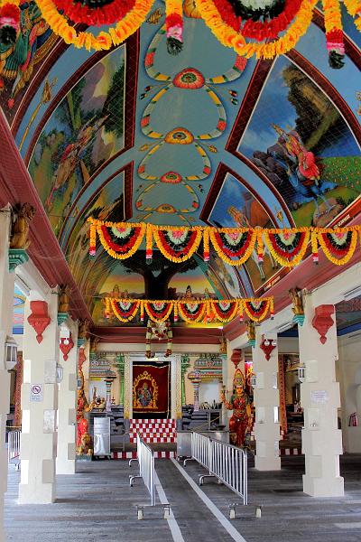 singapore155.JPG -  Sri Mariamman Hindu Temple in the Chinatown