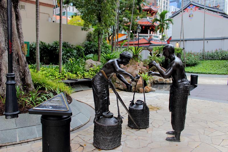 singapore174.JPG - A square near the Thian Hock Keng Temple
