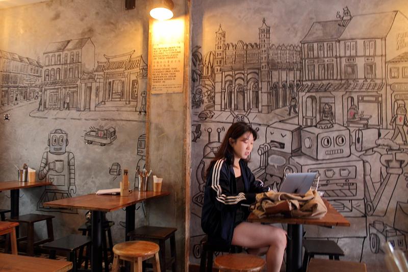 singapore318.JPG - Cafe Free the Robot