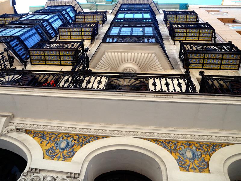 spain0003.jpg - Balconies in Madrid