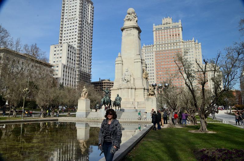 spain0012.jpg - Plaza de Espana, Miguel de Cervantes Monument, Statues of Don Quixote and Sancho Panza