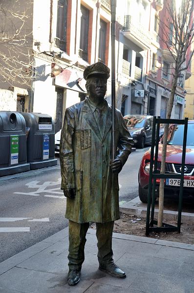 spain0034.jpg - A metal street sculpture in Madrid