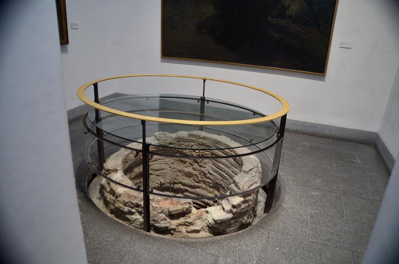 spain0040.jpg - The well in the Museo de San Isidro, Madrid 