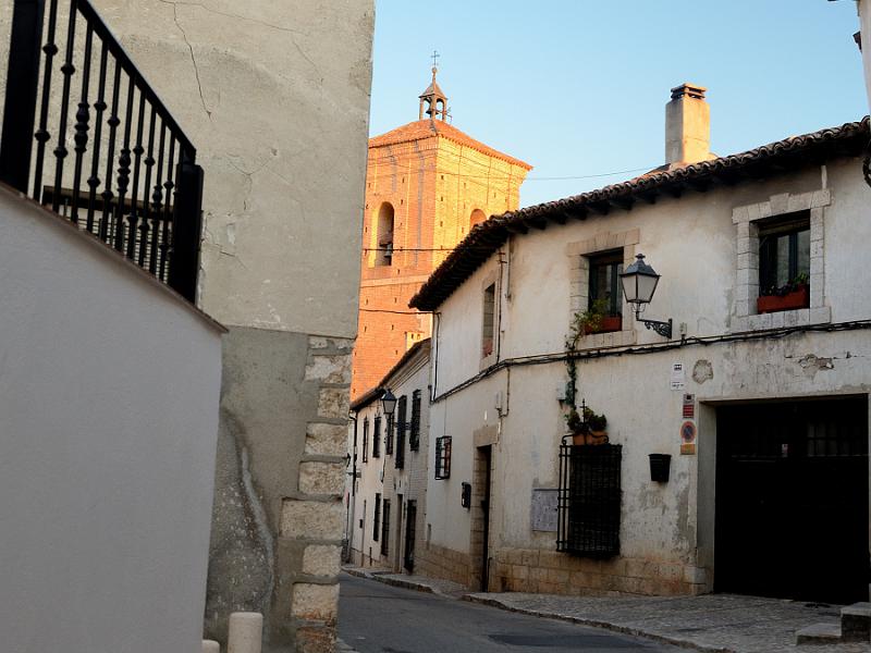 spain0075.jpg - A street in Chinchon