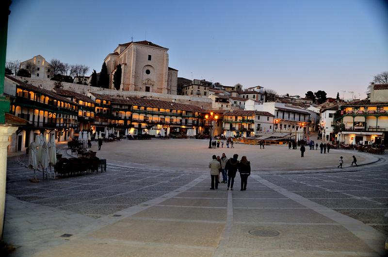 spain0079.jpg - Chinchon, Plaza Mayor, Balcony houses  in the evening