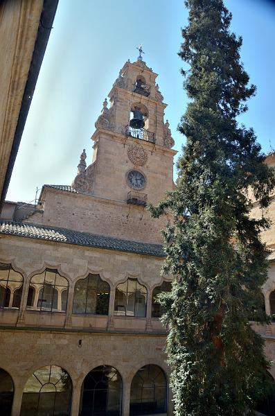 spain0108.jpg - A courtyard at the University of Salamanca