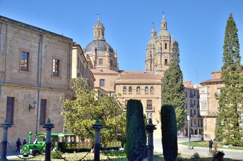 spain0124.jpg - Anaya Square, in front of Cathedral of Salamanca