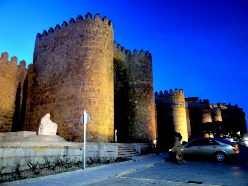 spain0154.jpg - Avila walls