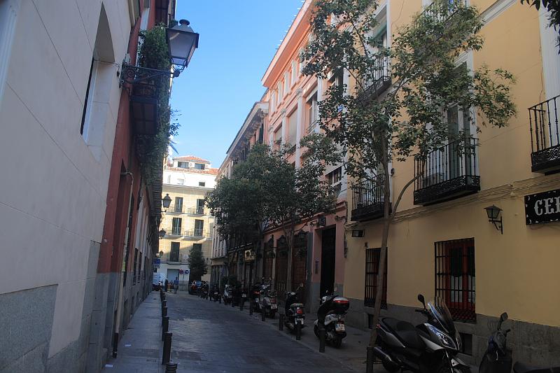 spain0034.JPG - A street in Madrid