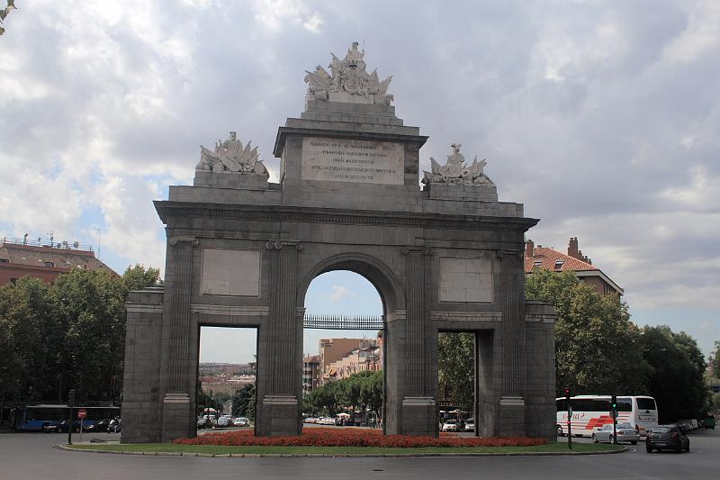 spain0041.JPG - Puerta de Toledo, Madrid