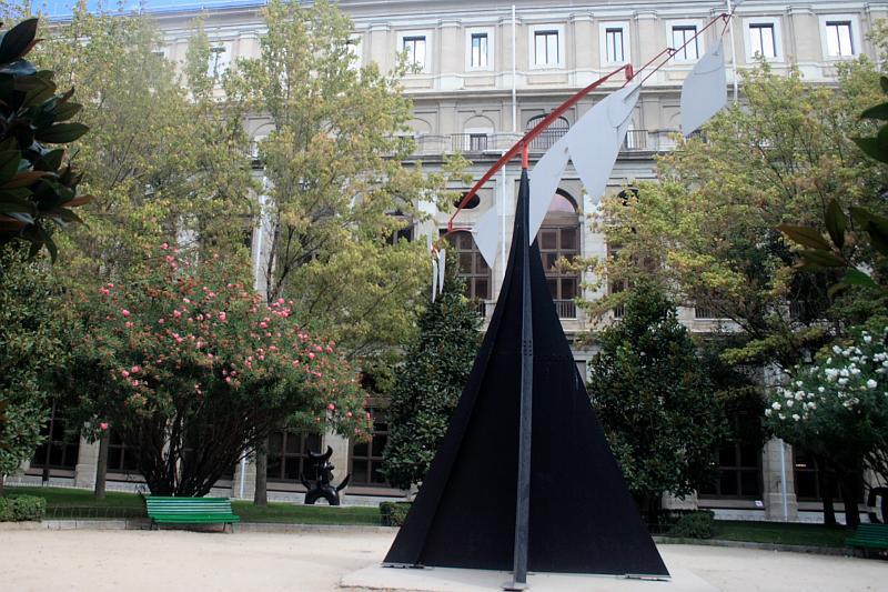 spain0068.JPG - In the garden of the Reina Sofia Art Centre Museum