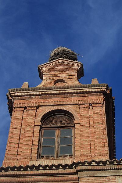 spain0094.JPG - White storks nest on a building in Alcala de Henares