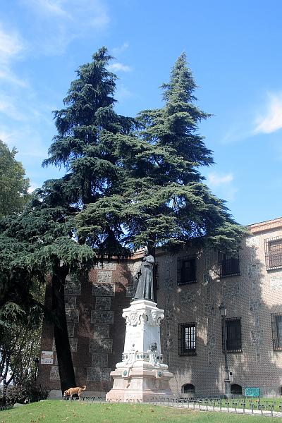 spain0111.JPG - Lope de Vega Statue and Real Monasterio de la Encarnación, Madrid