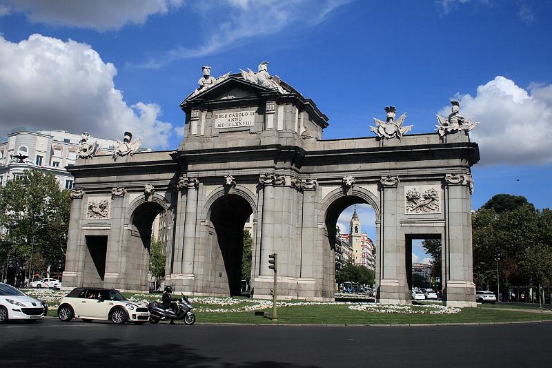 spain0129.JPG - Arc de Triomphe in Madrid 