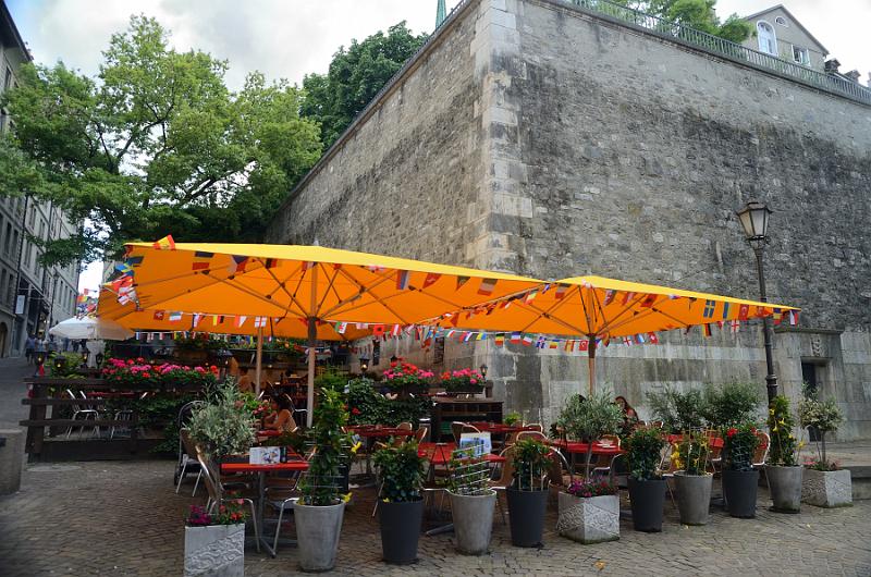 switz014.jpg - Place-de-la-madeleine in Geneva