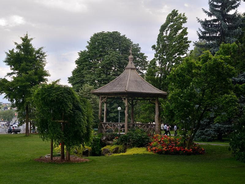 switz021.jpg - Fountain at  Jardin Anglais
